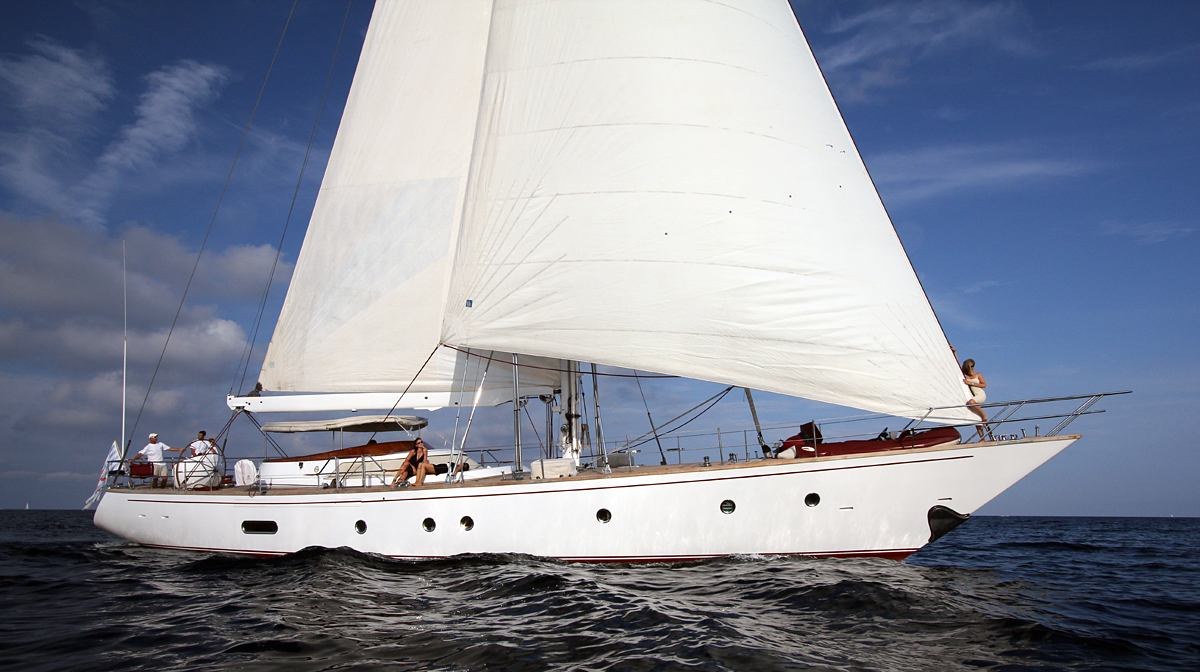 Yacht charter MALIZIA YACHT CHARTER