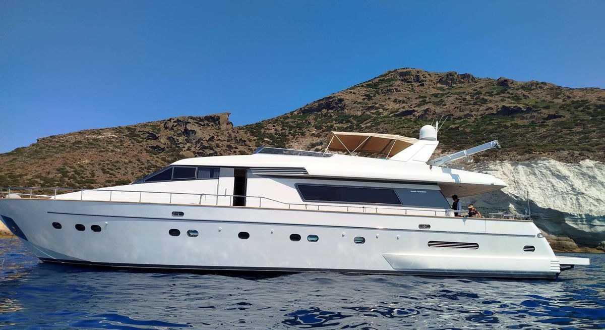 MAMMA'S yacht charter 1