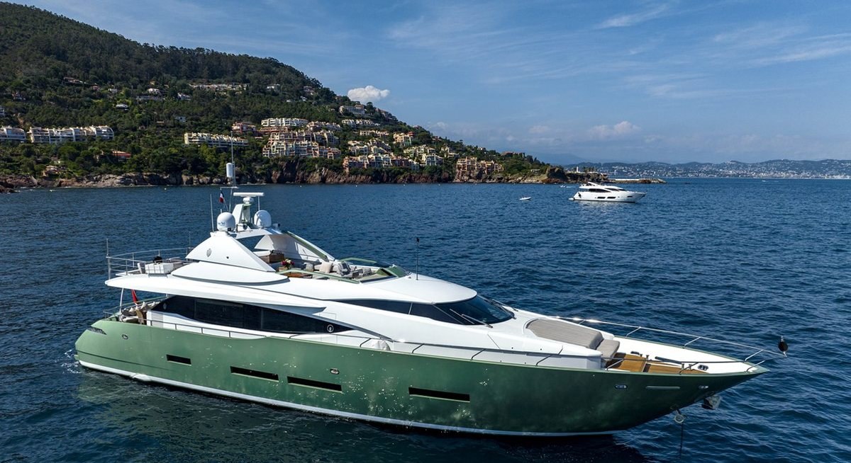 MANATEA YACHT CHARTER yacht charter