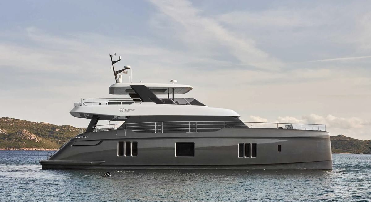 Yacht charter MANTA YACHT CHARTER