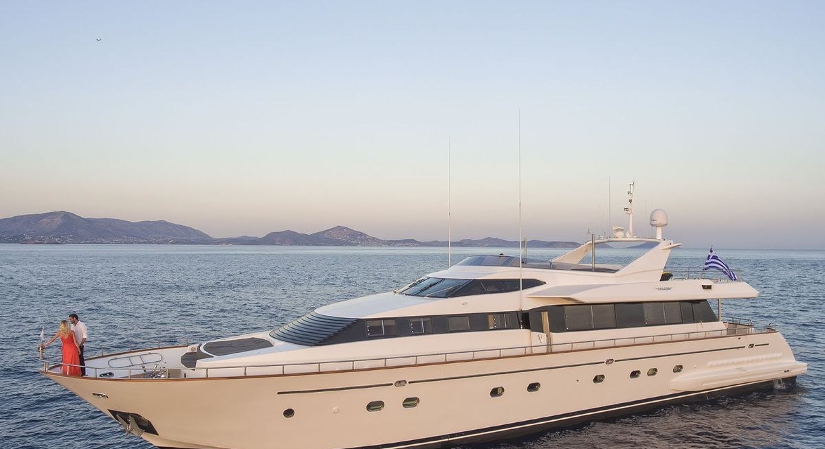 Yacht charter MANTRA YACHT CHARTER