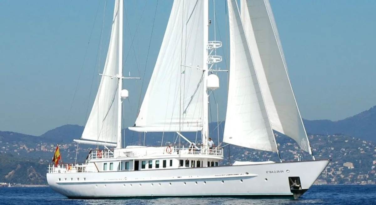 MATA MUA yacht charter 1