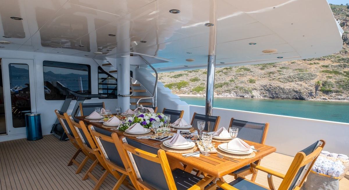 MERVE yacht charter 3