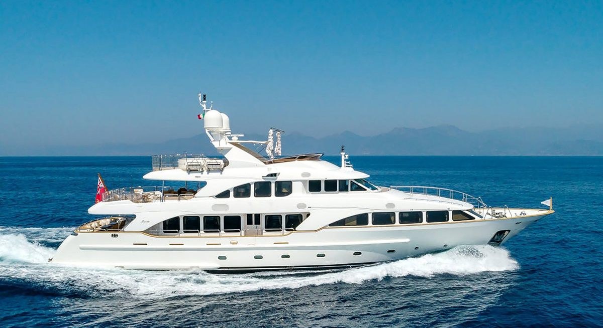 MI AMORE JULIA yacht charter 1