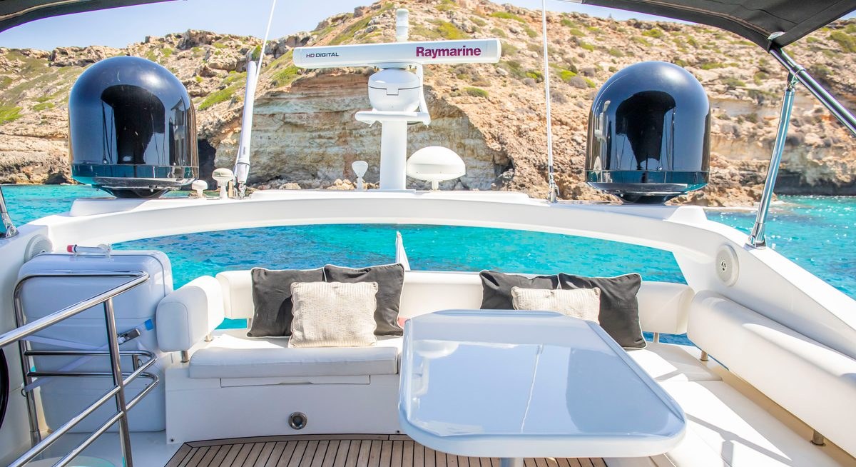MIDNIGHT SUMMER DREAM yacht charter 3