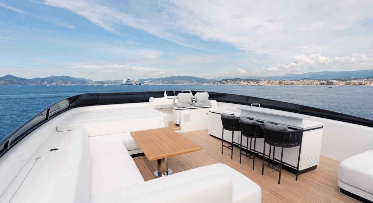 MINI K2 yacht charter 2