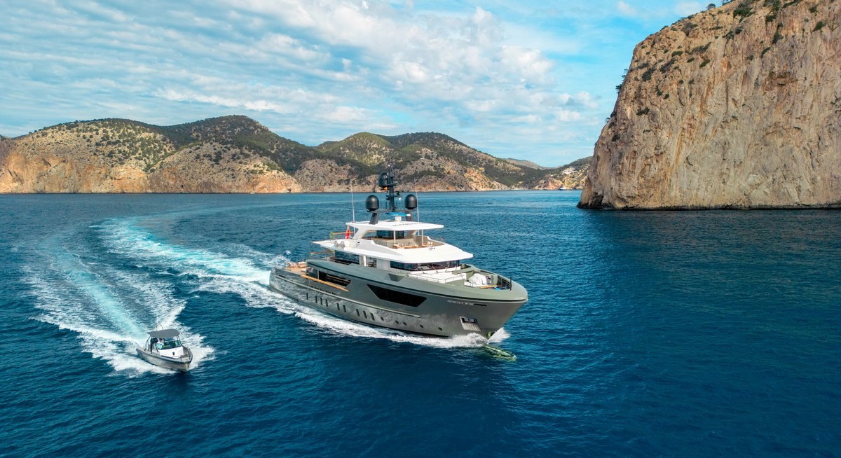 MOKA yacht charter 1