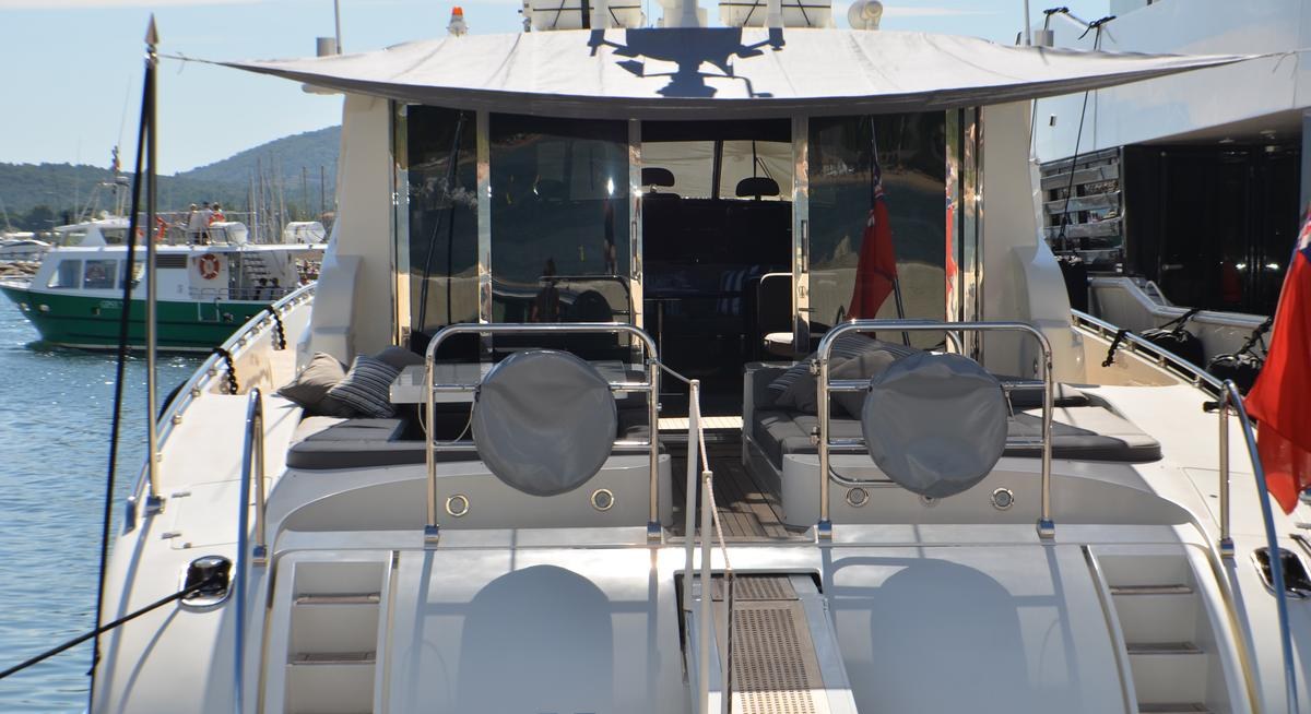 MOON GLIDER yacht charter 4