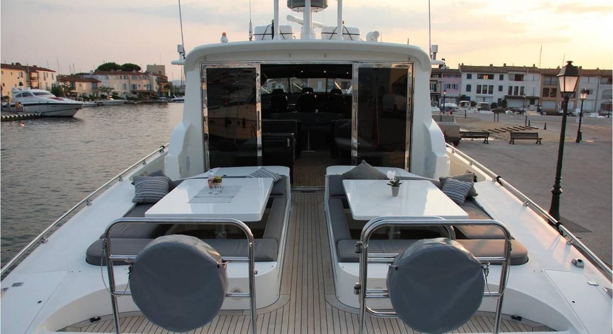 MOON GLIDER yacht charter 3