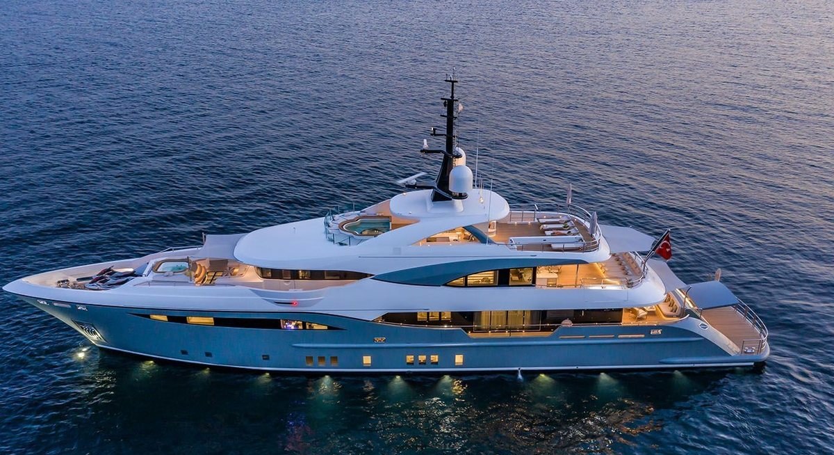 MOONRAKER yacht charter 1