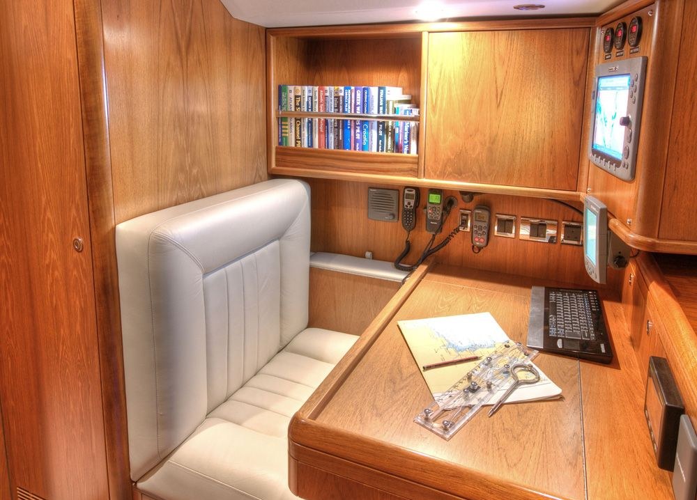 MUSTIQUE yacht charter 3