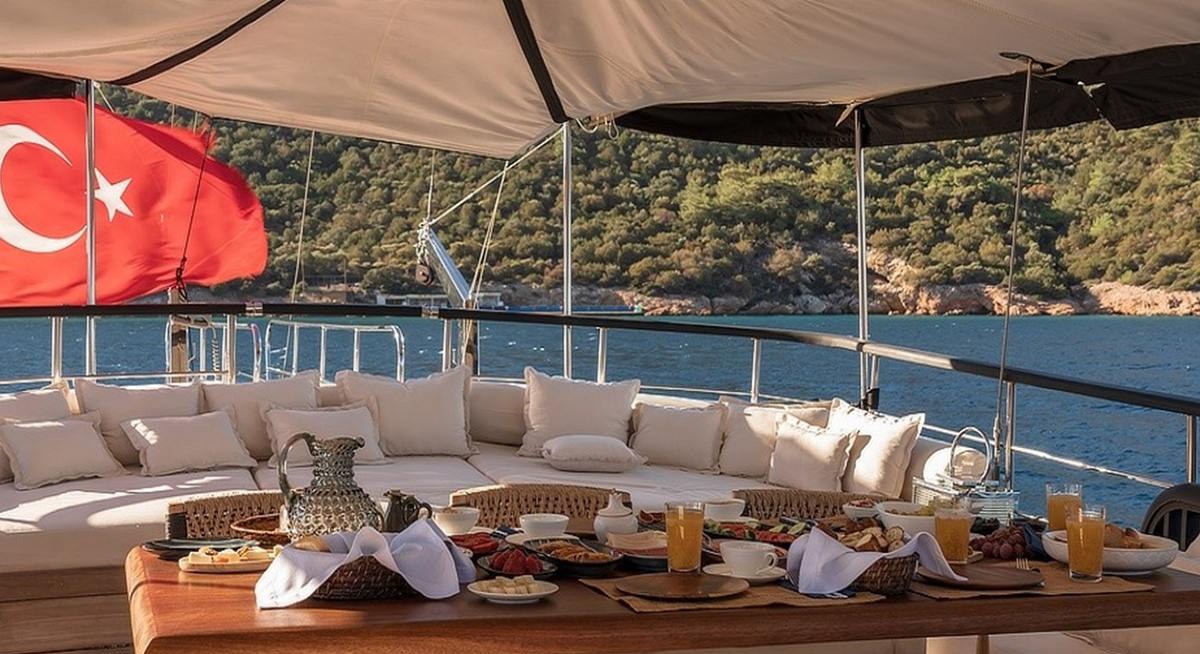 MY LOVER yacht charter 4