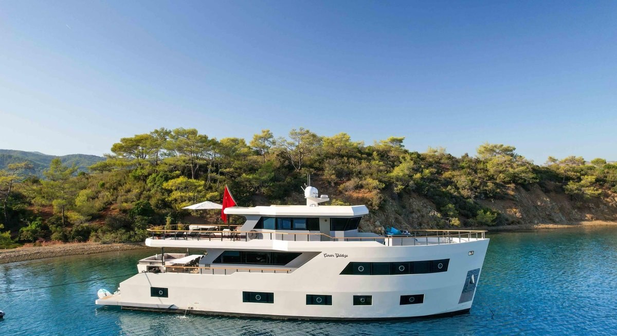 Yacht charter NEO YACHT CHARTER