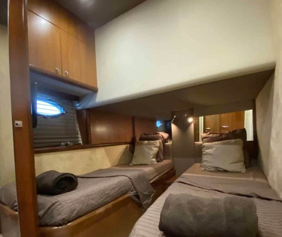 NERA OCEANO yacht charter 4