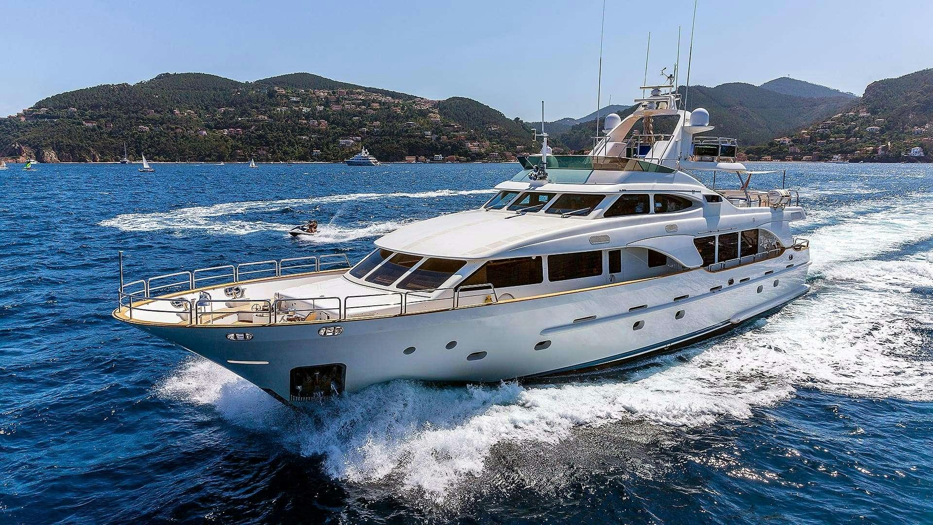 Yacht charter NEW STAR YACHT CHARTER