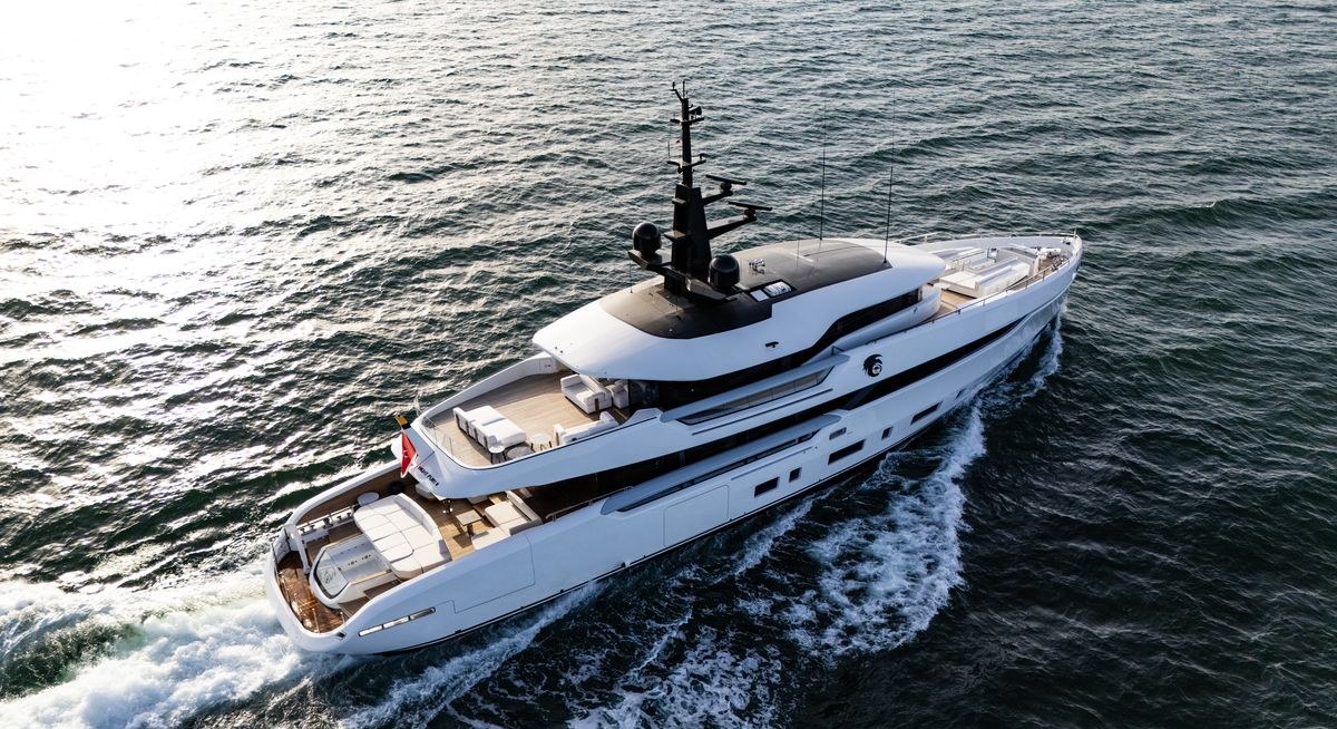 NIGHT FURY II yacht charter 2