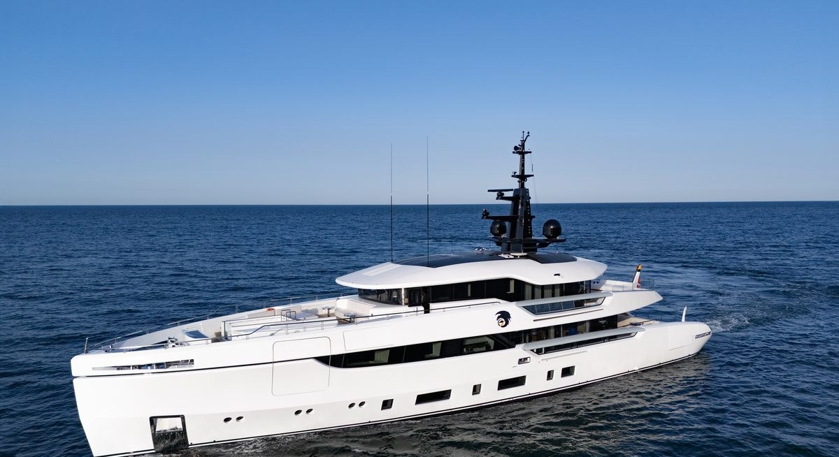Yacht charter NIGHT FURY II YACHT CHARTER