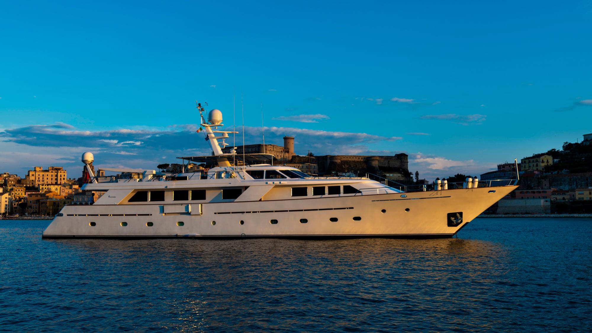 تأجير يخت NIGHTFLOWER YACHT CHARTER