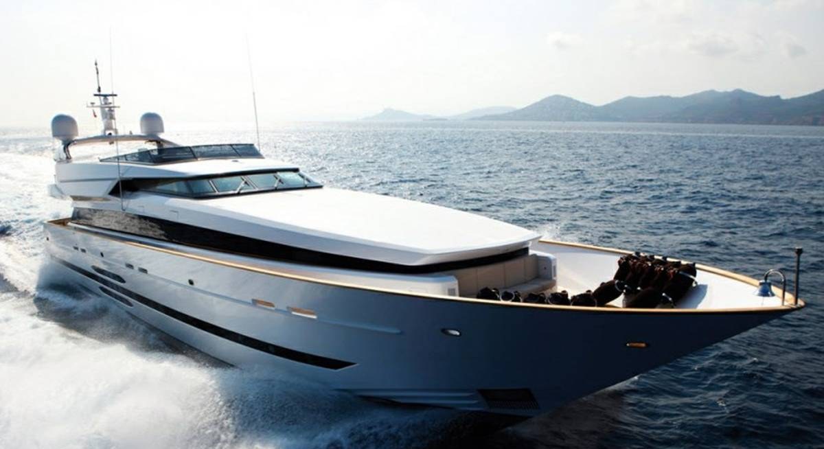 NINO yacht charter 1