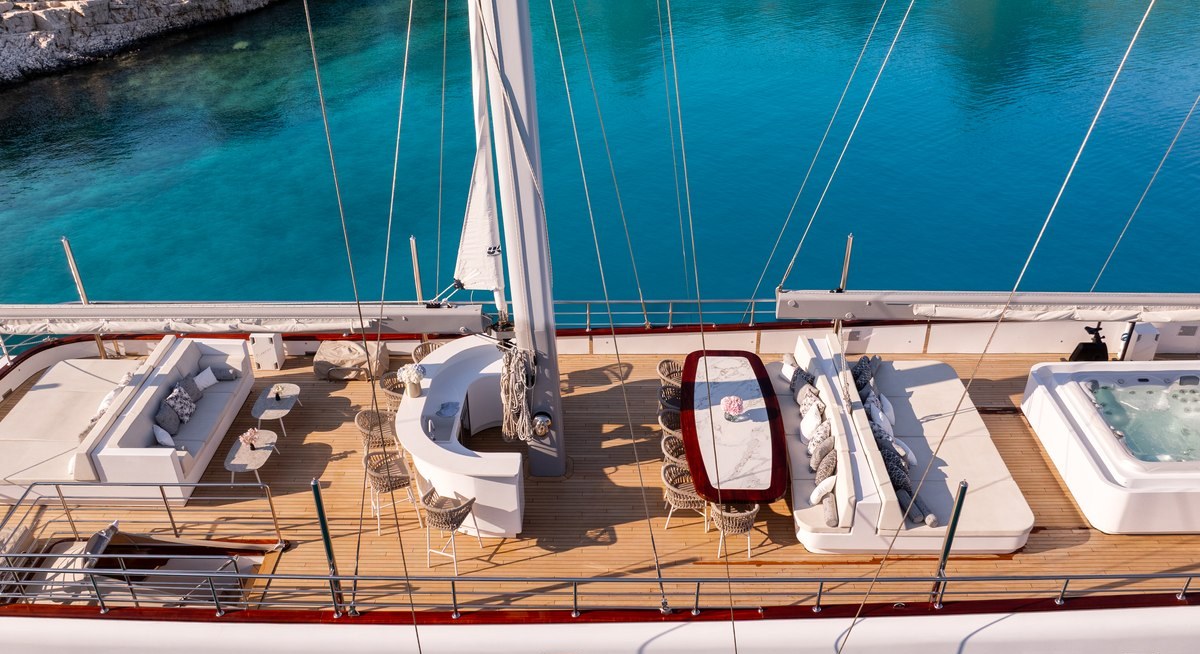 NOCTURNO yacht charter 2