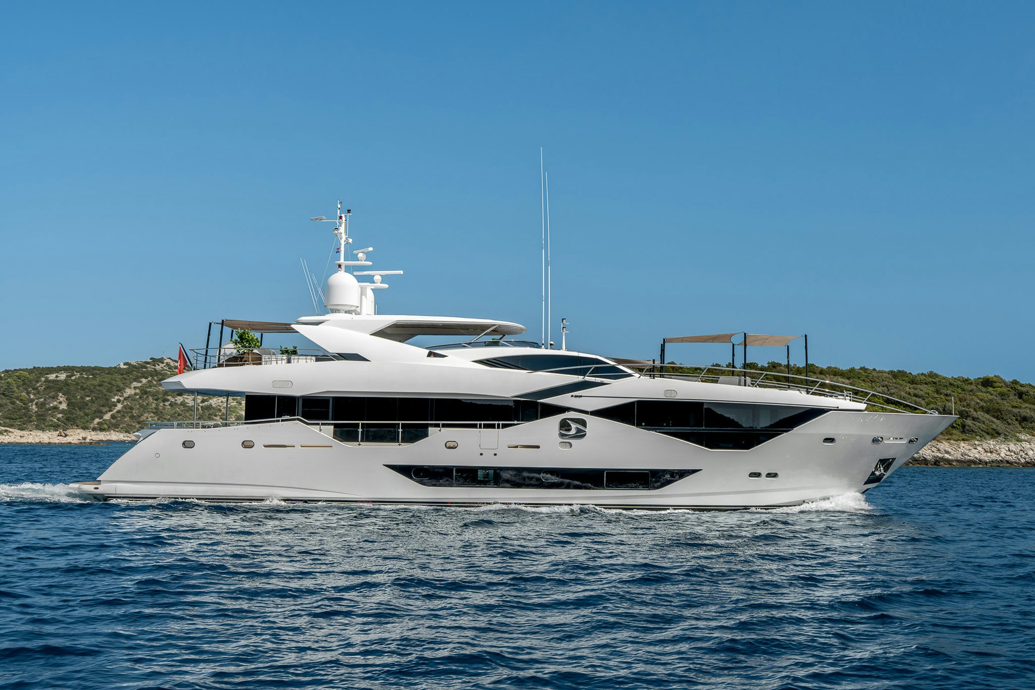 NOROADER yacht charter 1