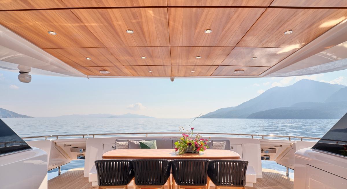 O'NEIRO yacht charter 3