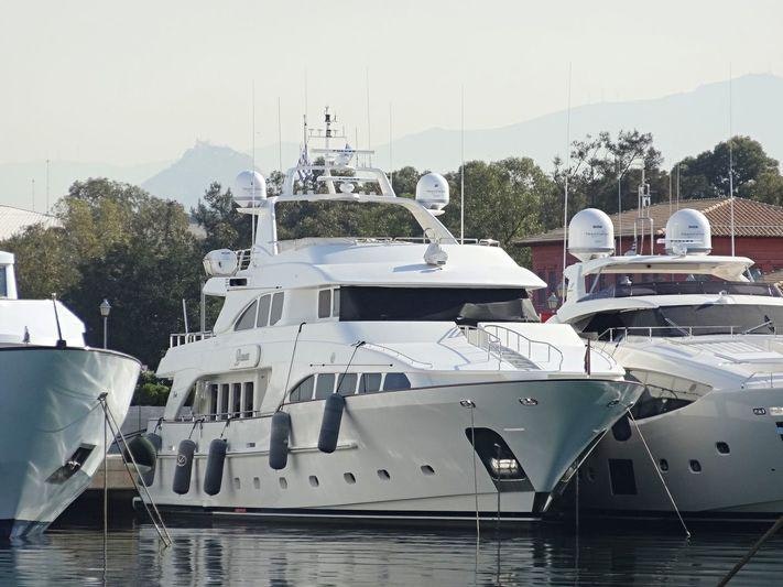OAK yacht charter 1