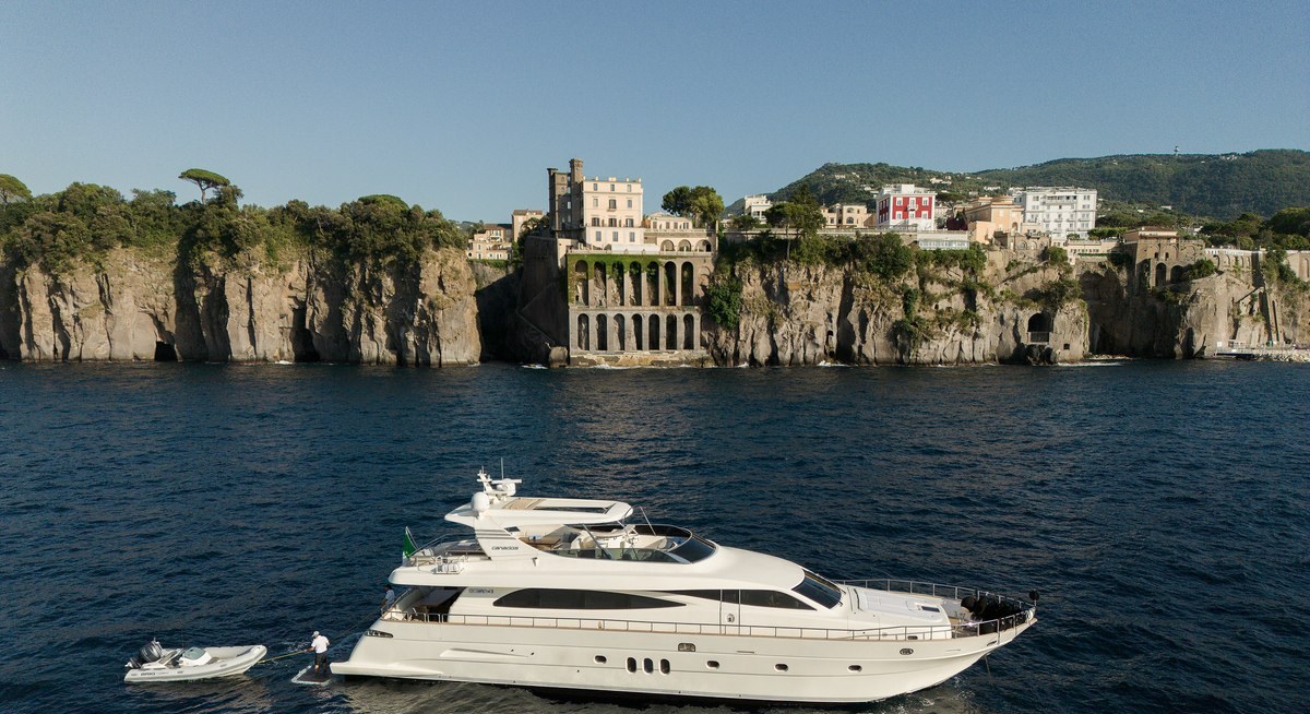 OCEAN DELTA 11 yacht charter 1