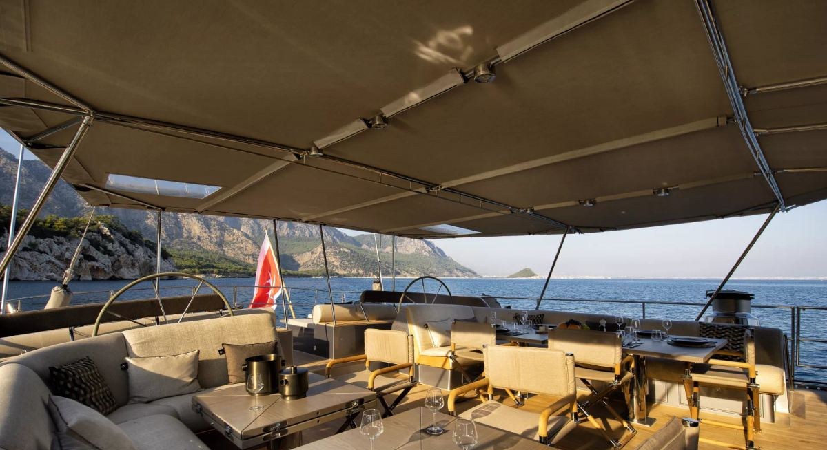 OCEAN PURE 2 yacht charter 3