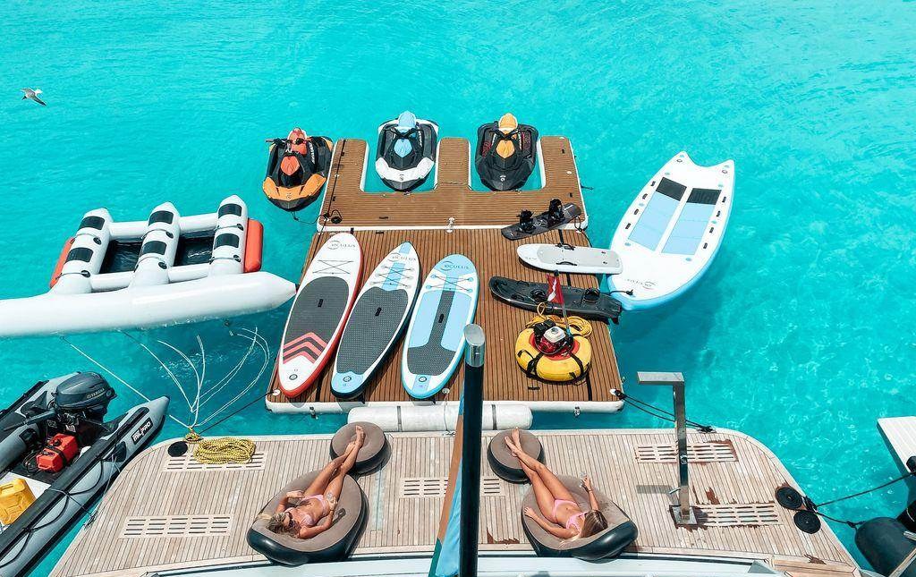 OCULUS yacht charter 4