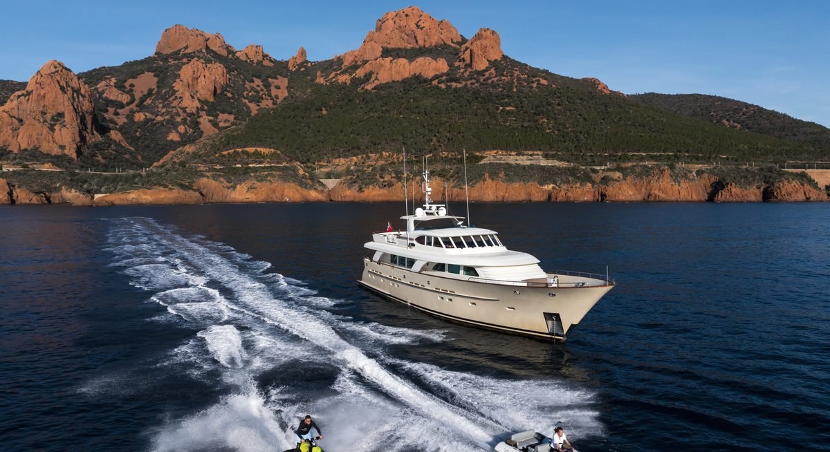 ORIZZONTE yacht charter 1