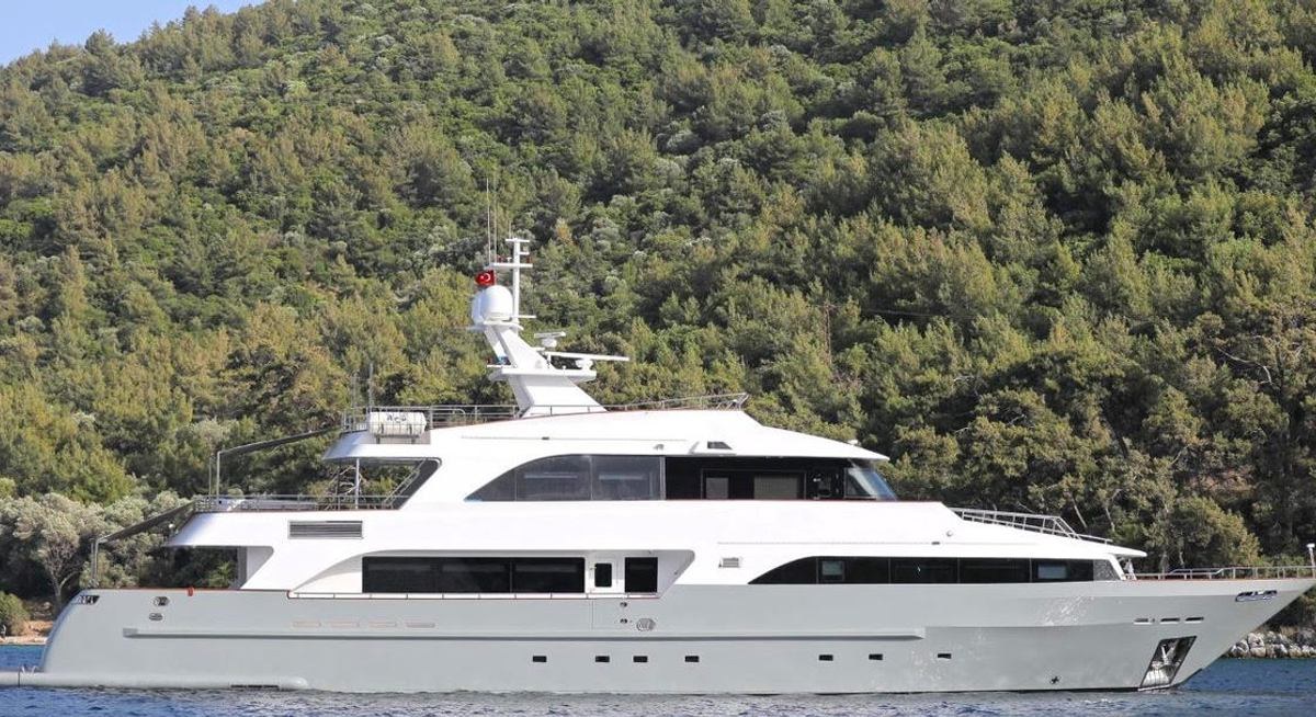 OTTAWA IV YACHT CHARTER yacht charter