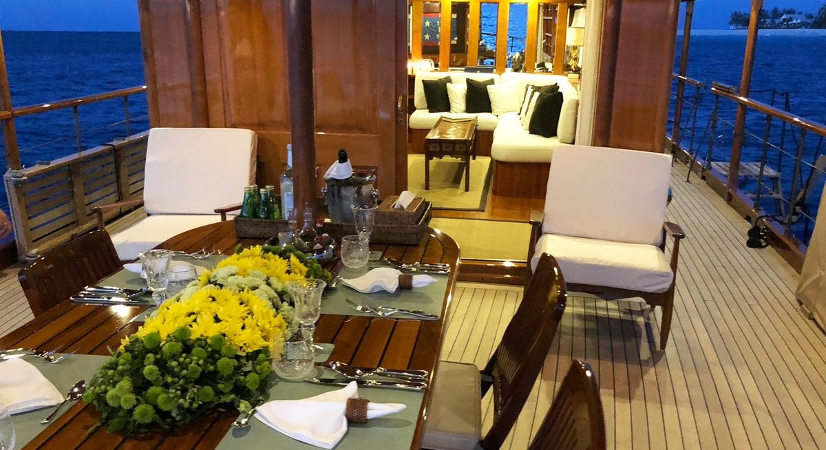 OVER THE RAINBOW OF LONDON yacht charter 4