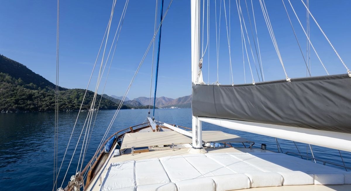 OXYZEN yacht charter 2