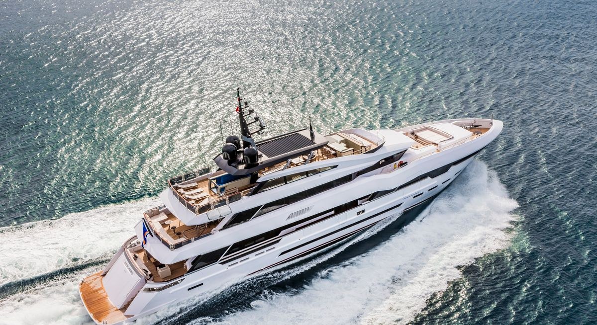 Yacht charter PARILLION YACHT CHARTER