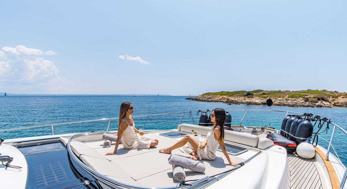 PARODIA II yacht charter 3
