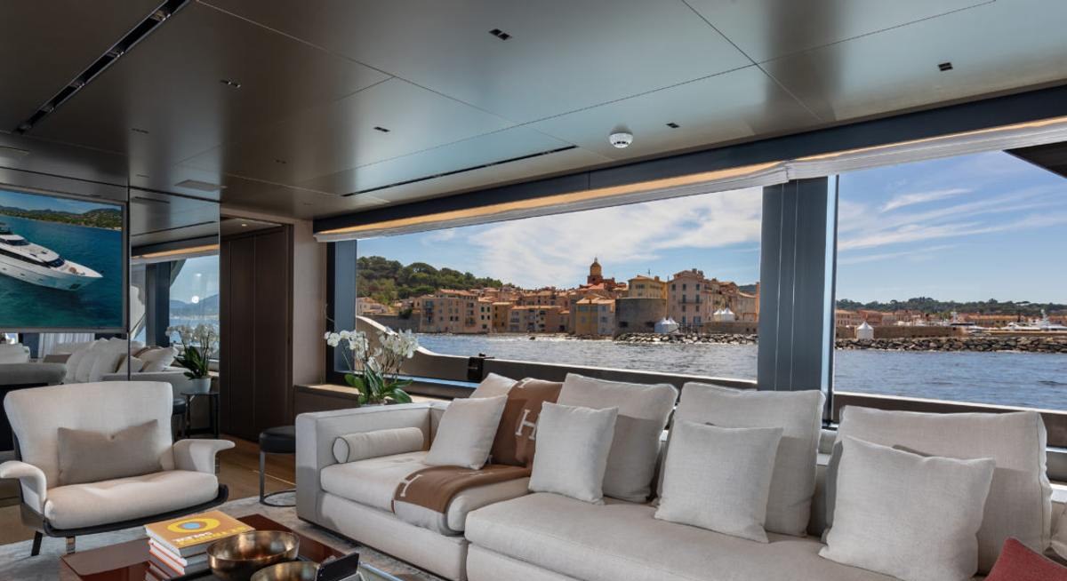PAUSE yacht charter 4