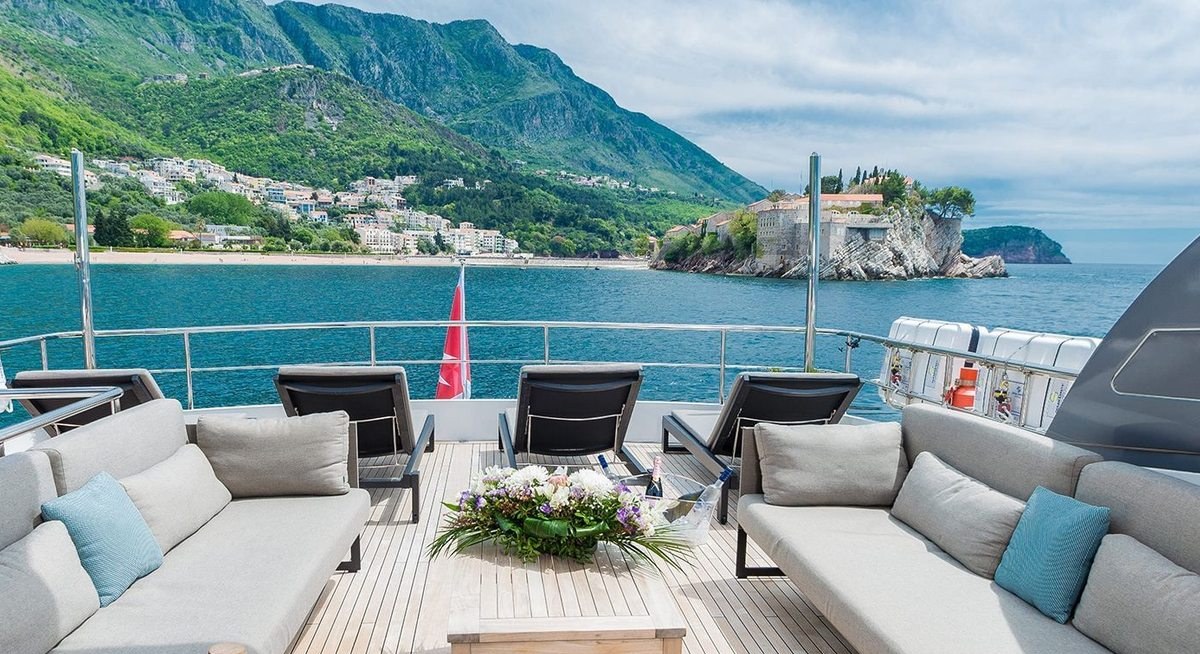 PERTULA yacht charter 3