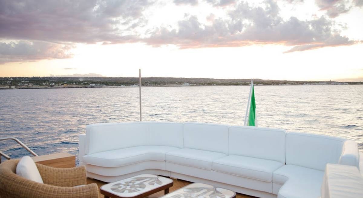 PRINCESS MAELA yacht charter 2