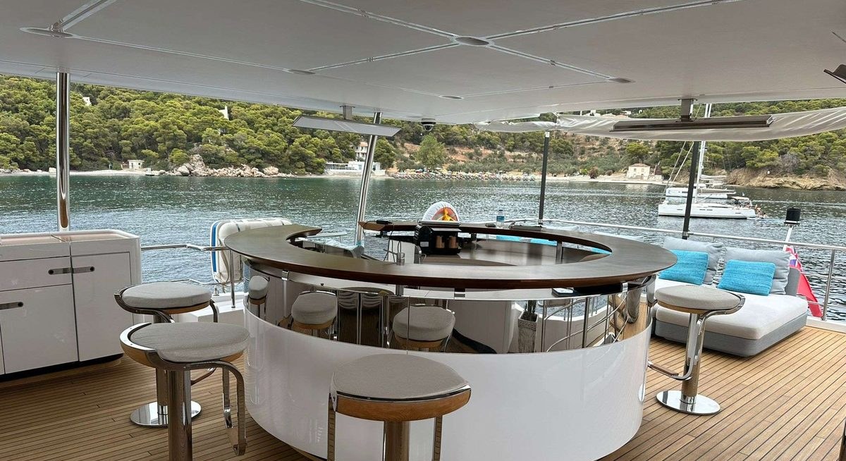 PURA VIDA yacht charter 2