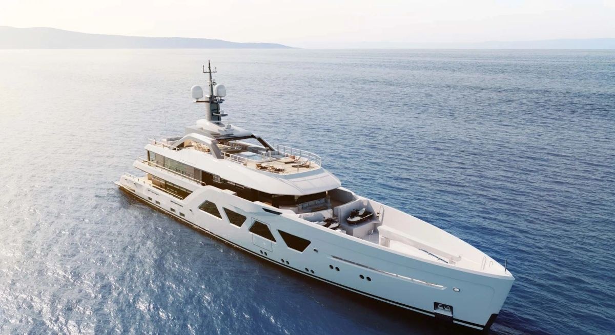 QU2 yacht charter 1