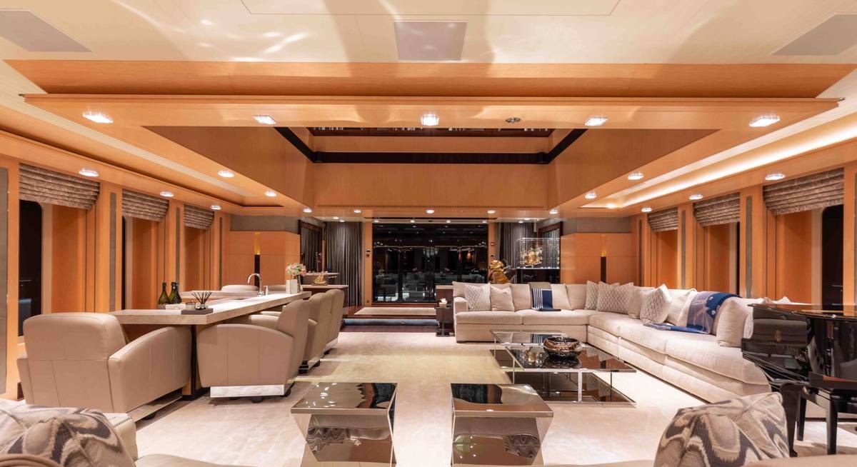 QUANTUM OF SOLACE yacht charter 5