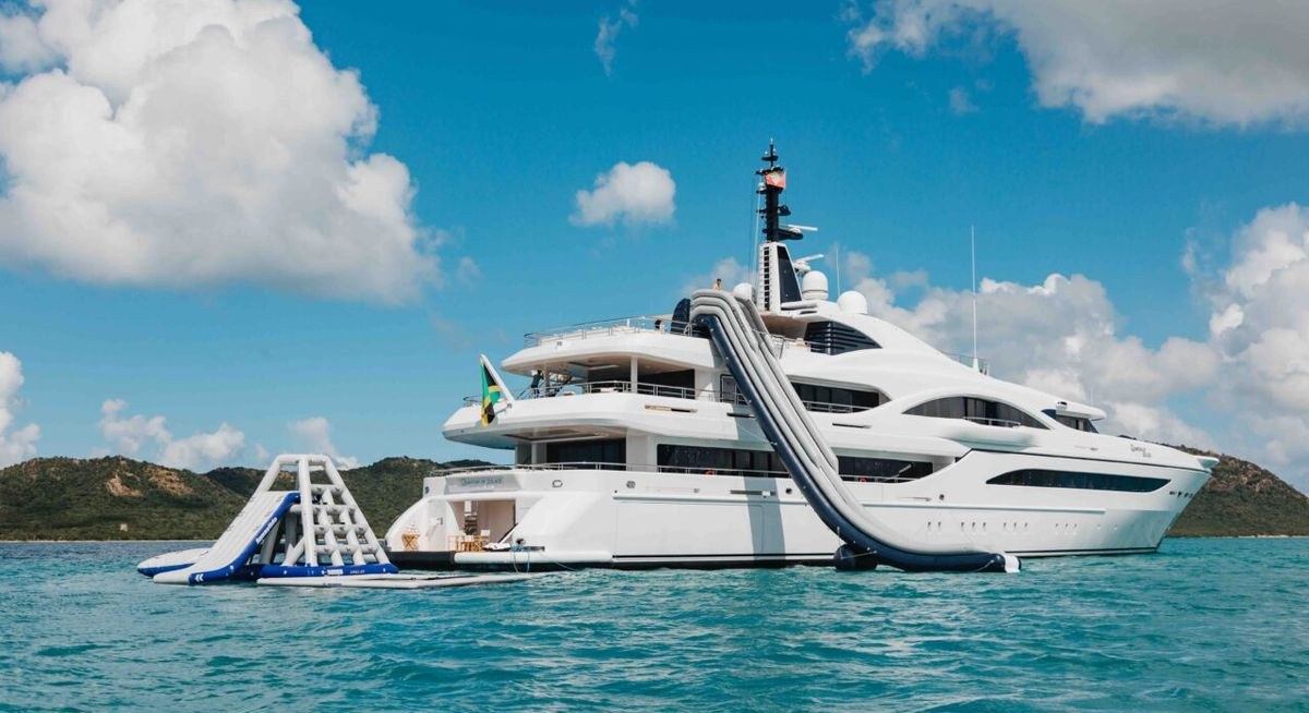 QUANTUM OF SOLACE yacht charter 4