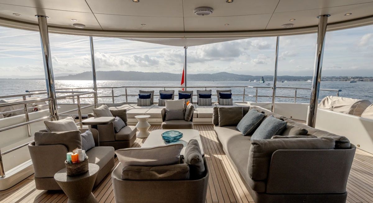 QUASAR yacht charter 4