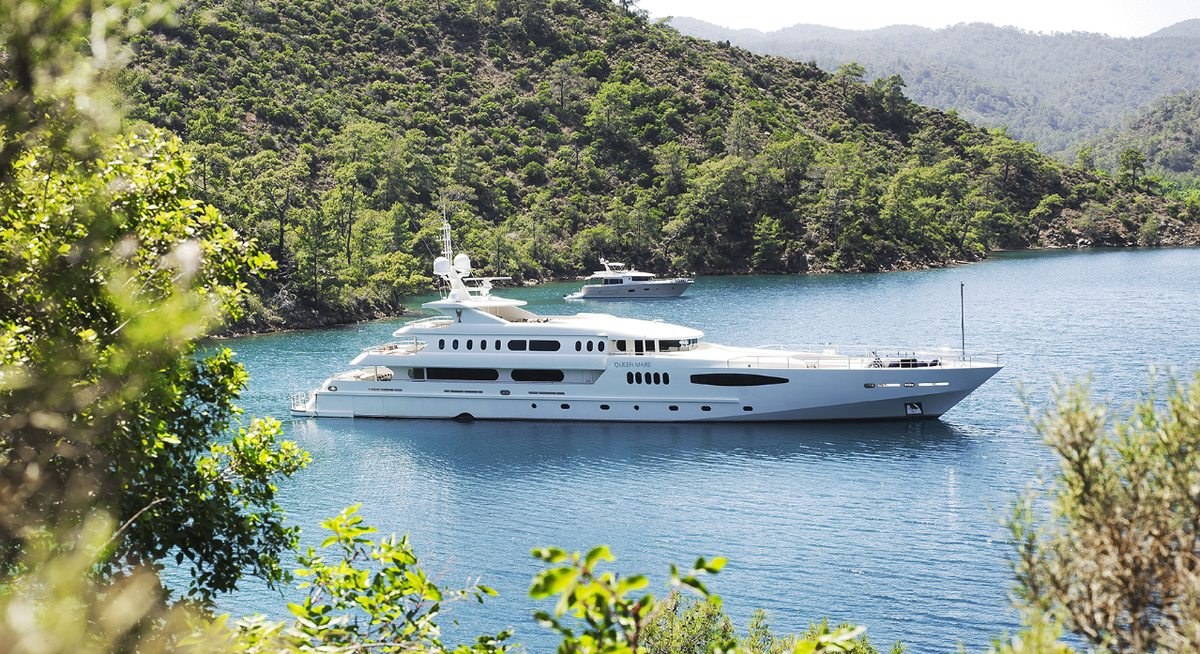 QUEEN MARE yacht charter 1