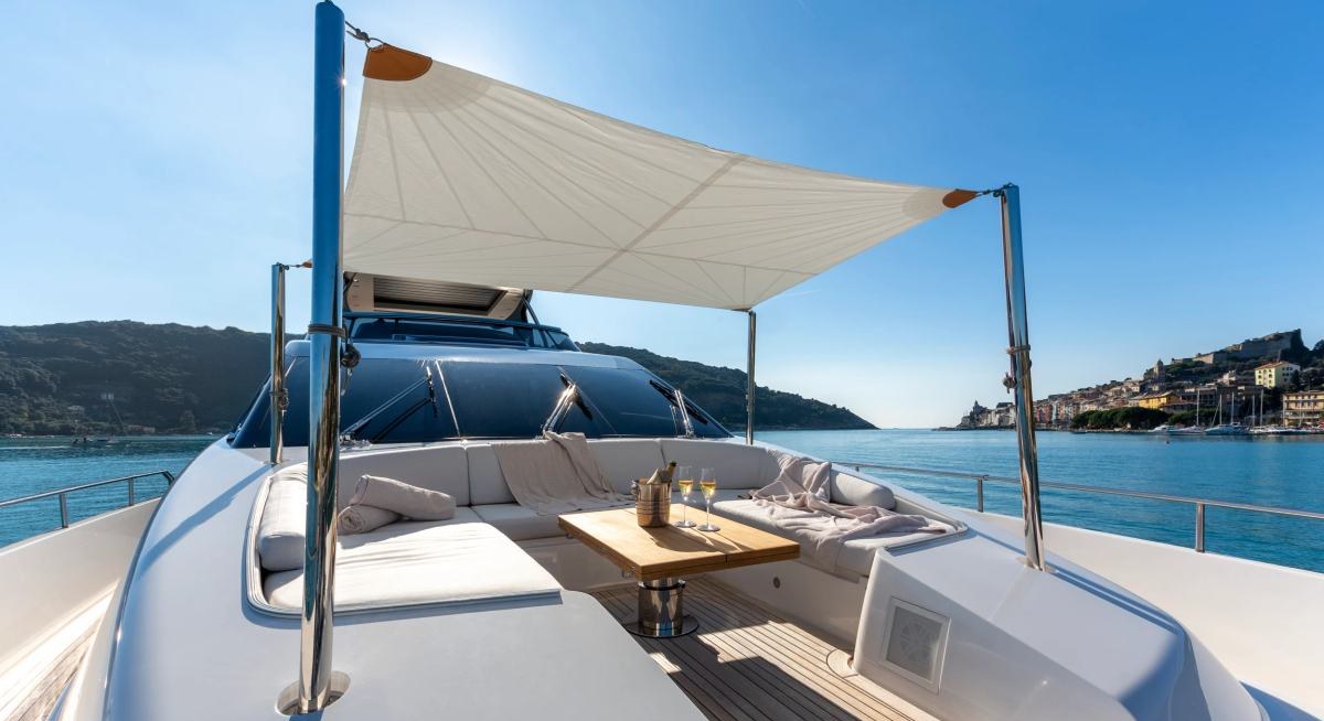 QUEEN MARTINA yacht charter 2