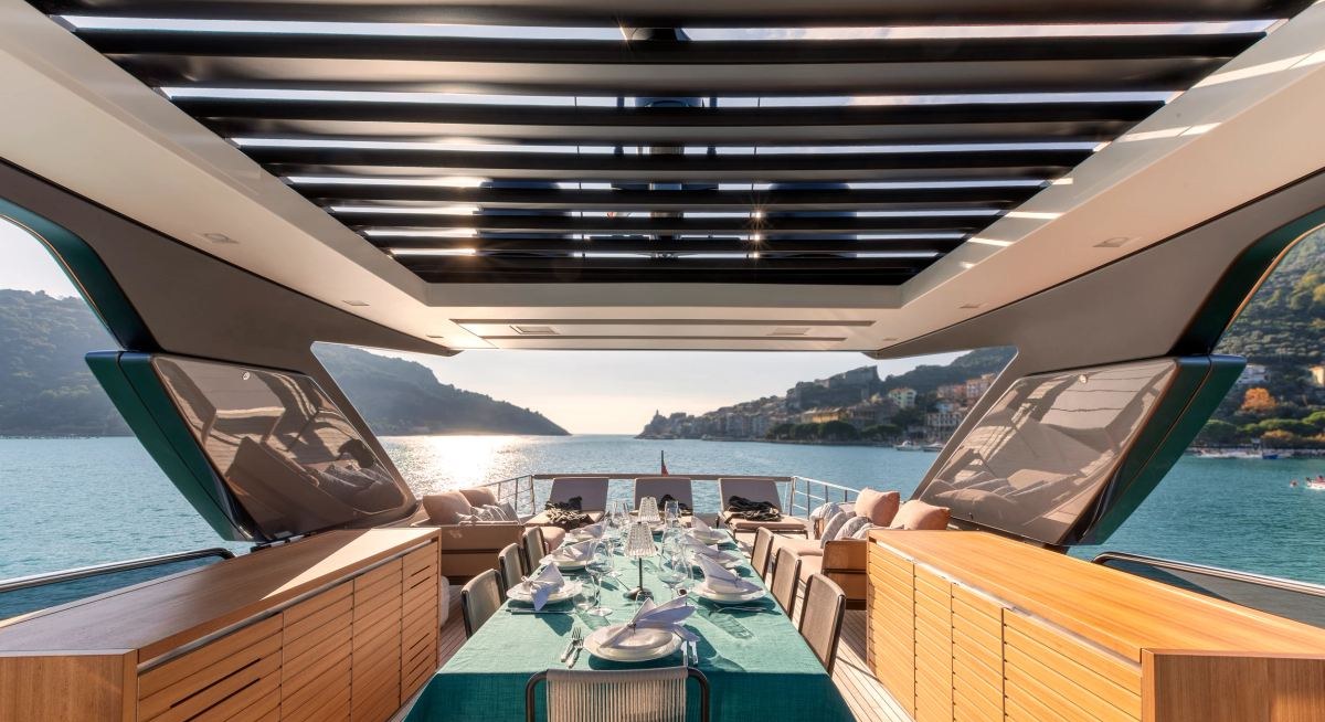 QUEEN MARTINA yacht charter 3