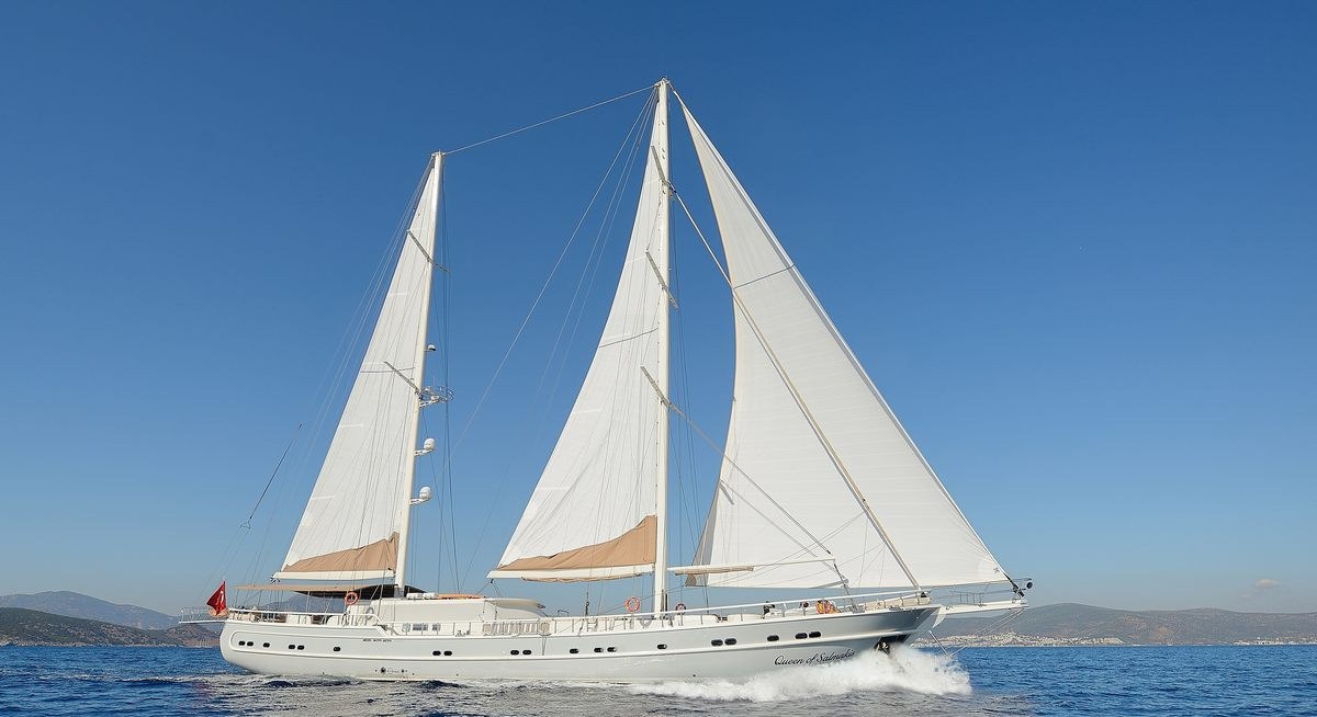 Yacht charter QUEEN OF SALMAKIS YACHT CHARTER