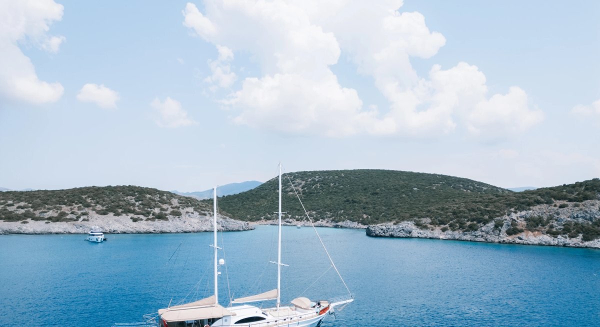 QUEEN OF SEA yacht charter 5