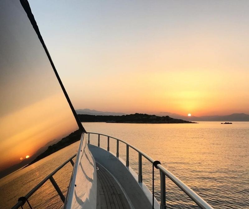 QUESTA È VITA yacht charter 5